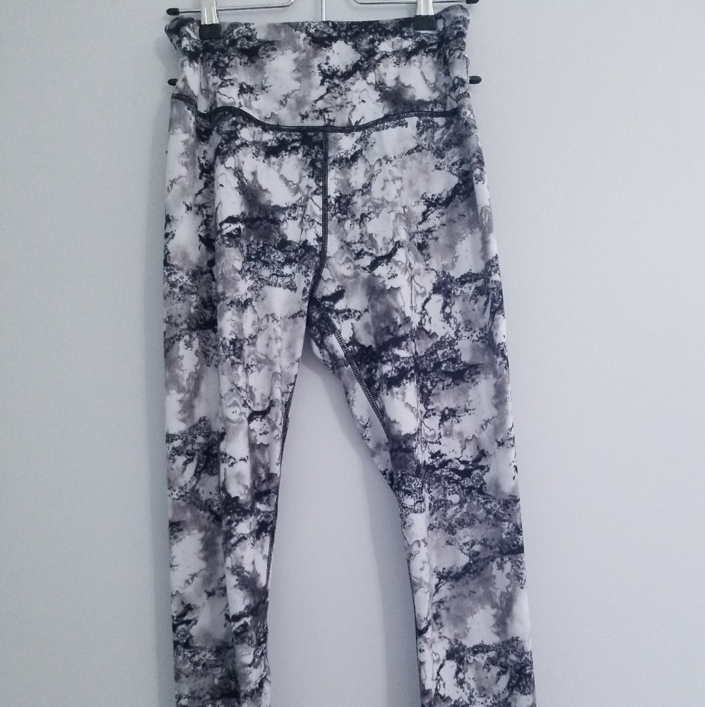 So High Rise Marble Leggings